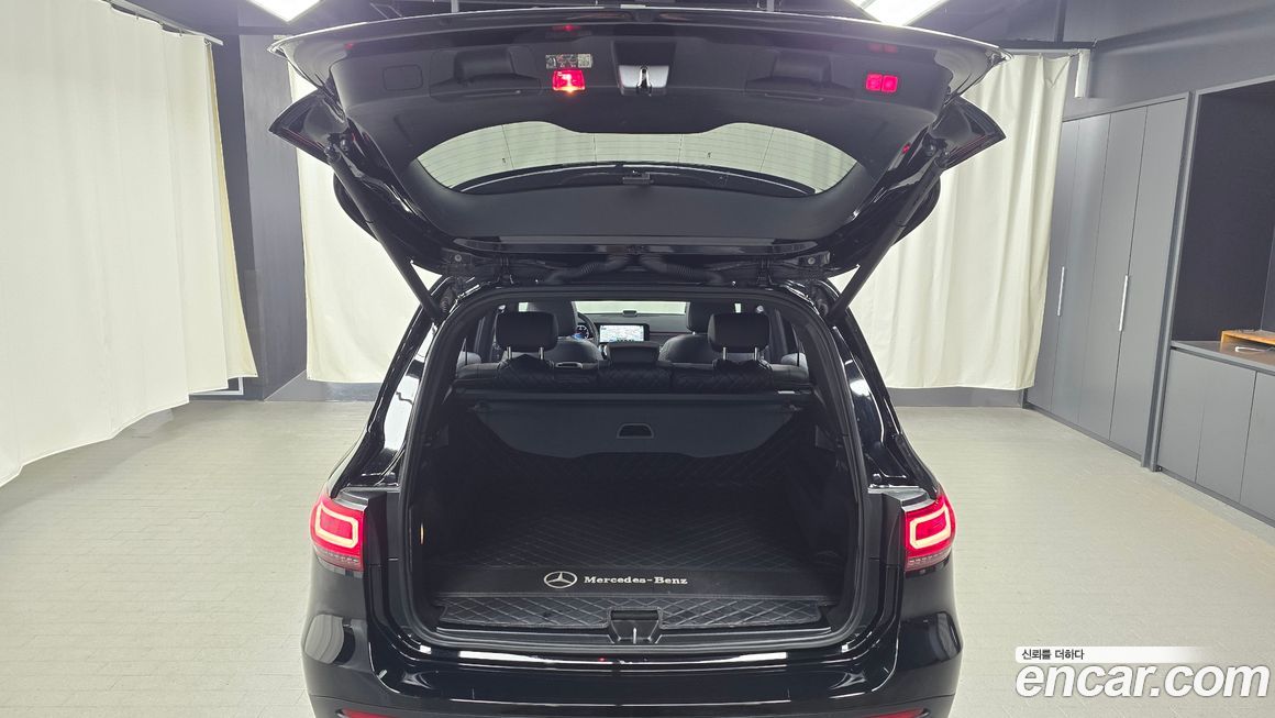 Mercedes-Benz GLB-Class 2023