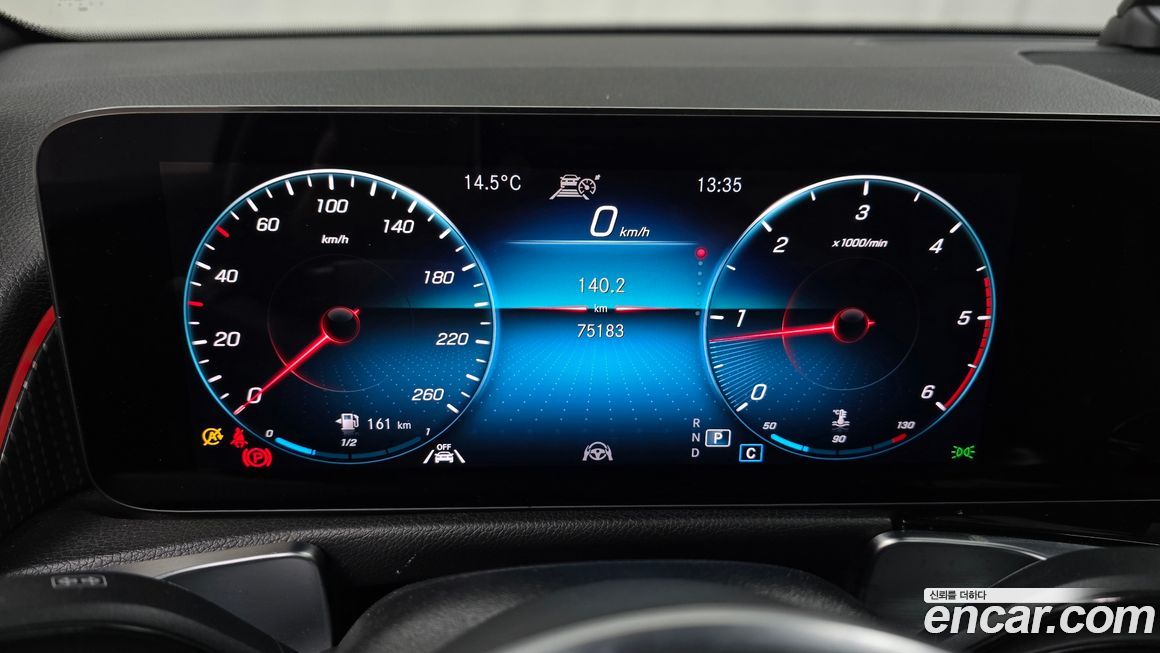 Mercedes-Benz GLB-Class 2023