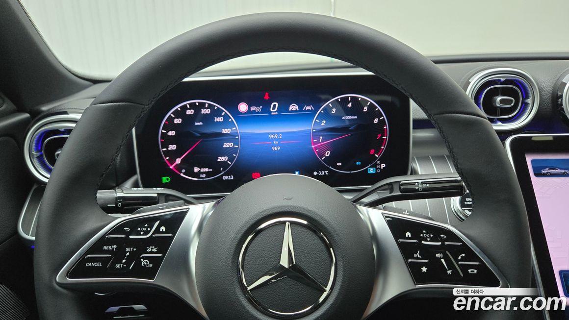 Mercedes-Benz C-Class 2025