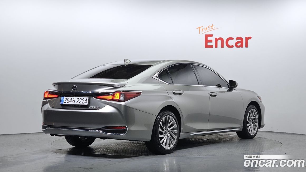 Lexus ES 2026