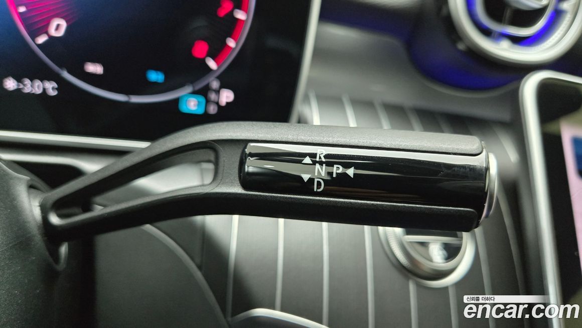 Mercedes-Benz C-Class 2025