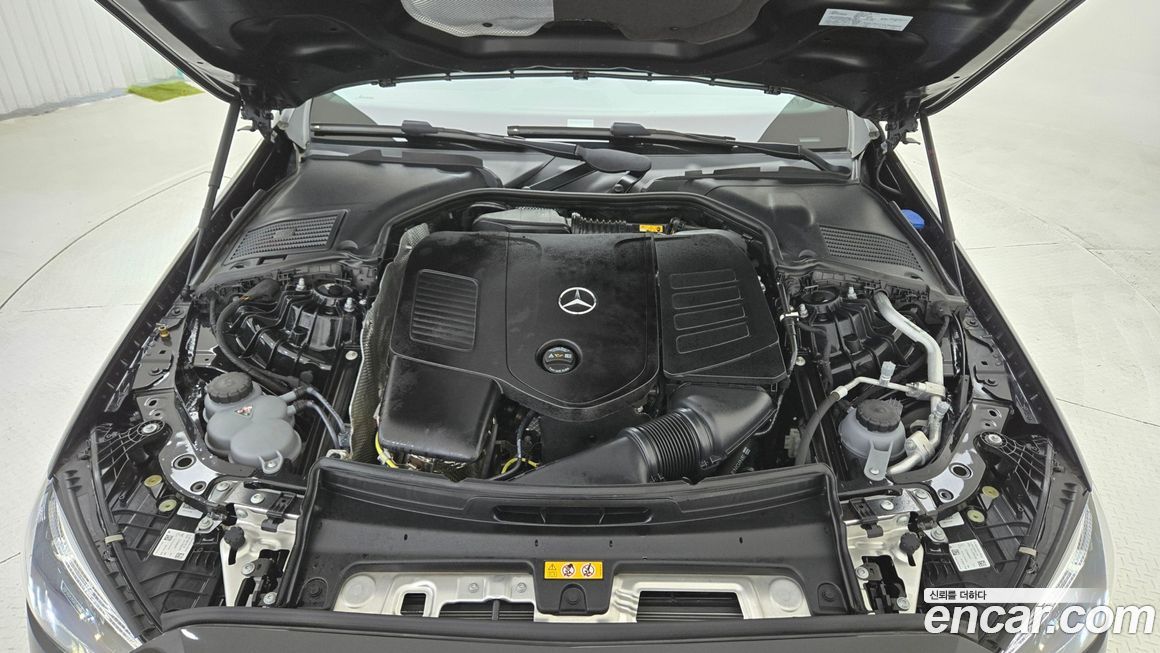 Mercedes-Benz C-Class 2025