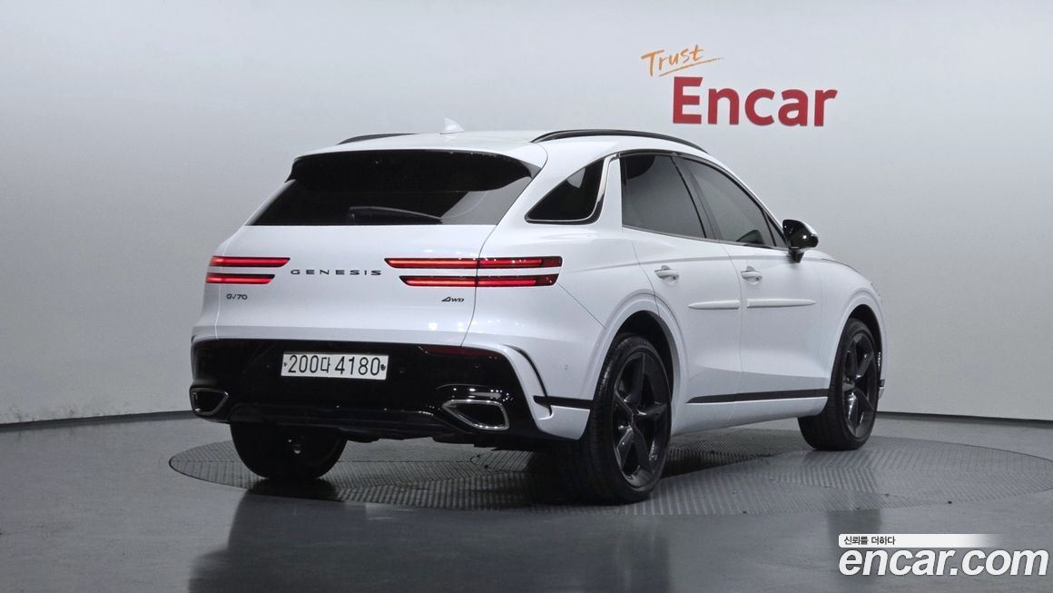Genesis GV70 2025