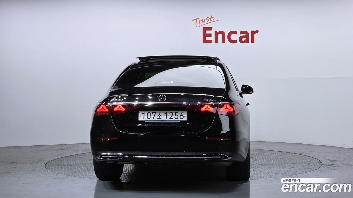Mercedes-Benz E-Class 2024