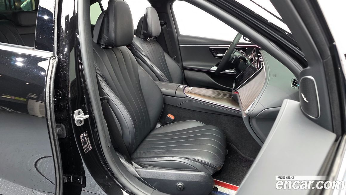 Mercedes-Benz E-Class 2024