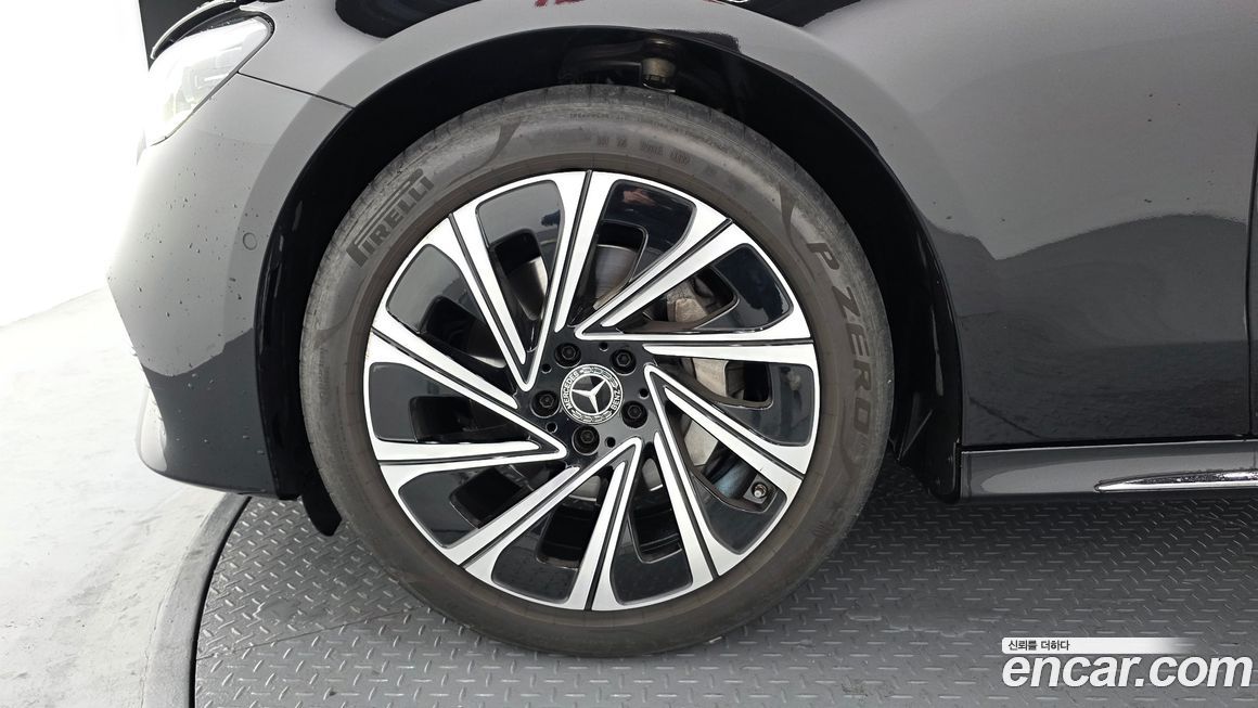 Mercedes-Benz E-Class 2024