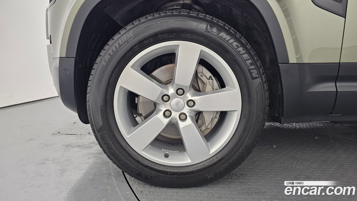 Land Rover Defender 2023