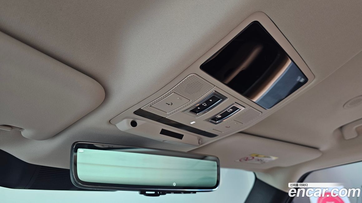 Land Rover Defender 2023