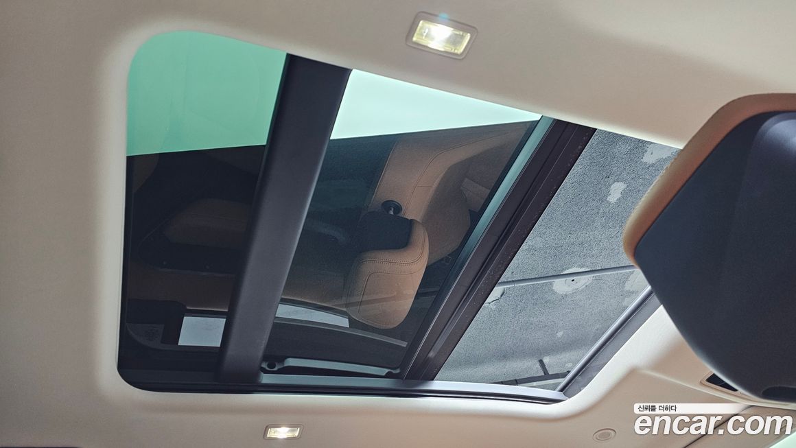 Land Rover Defender 2023