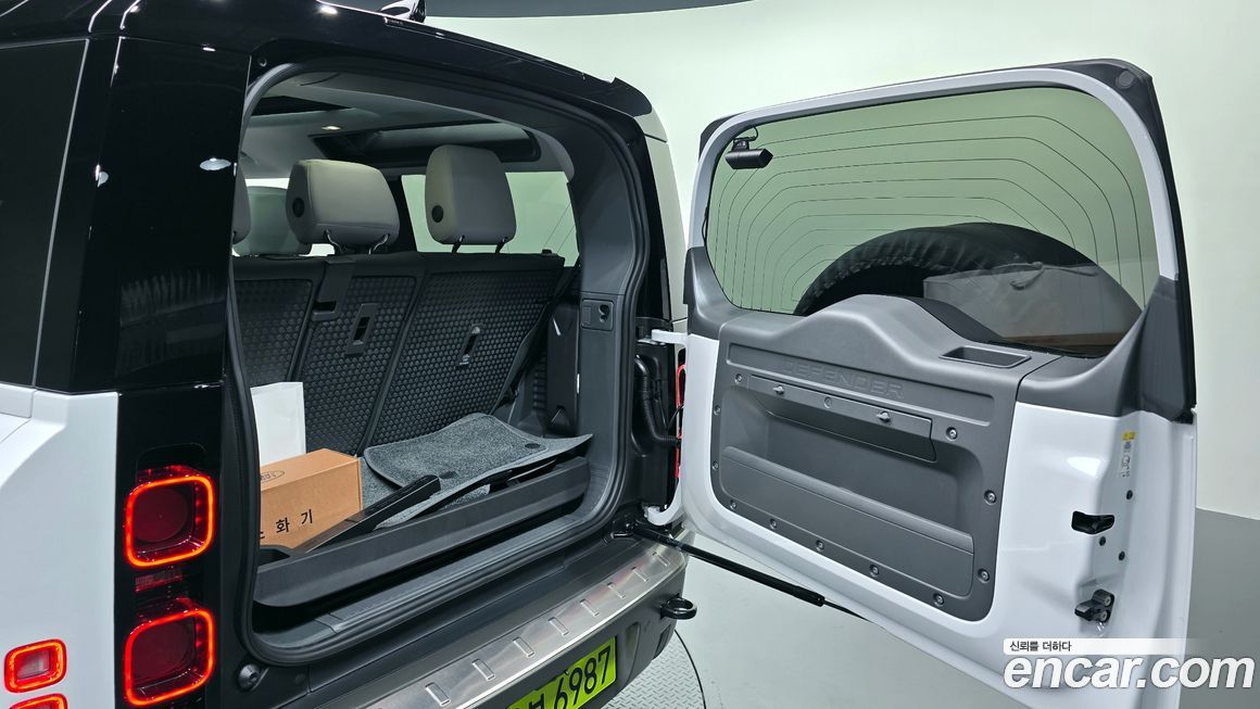 Land Rover Defender 2025
