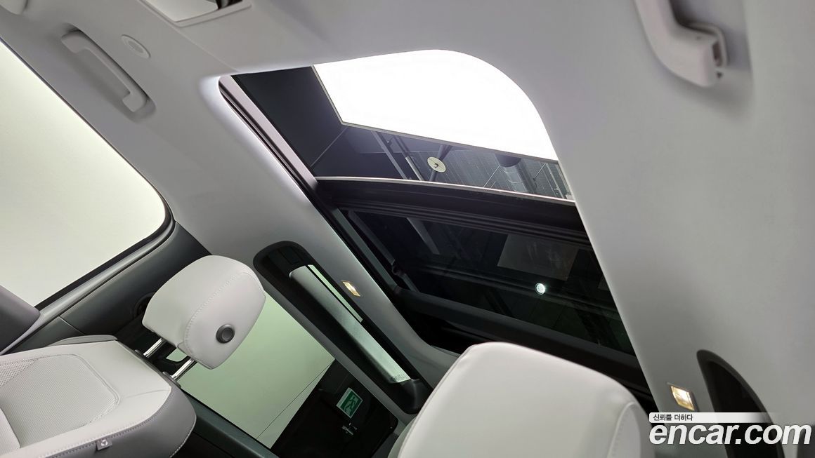 Land Rover Defender 2025