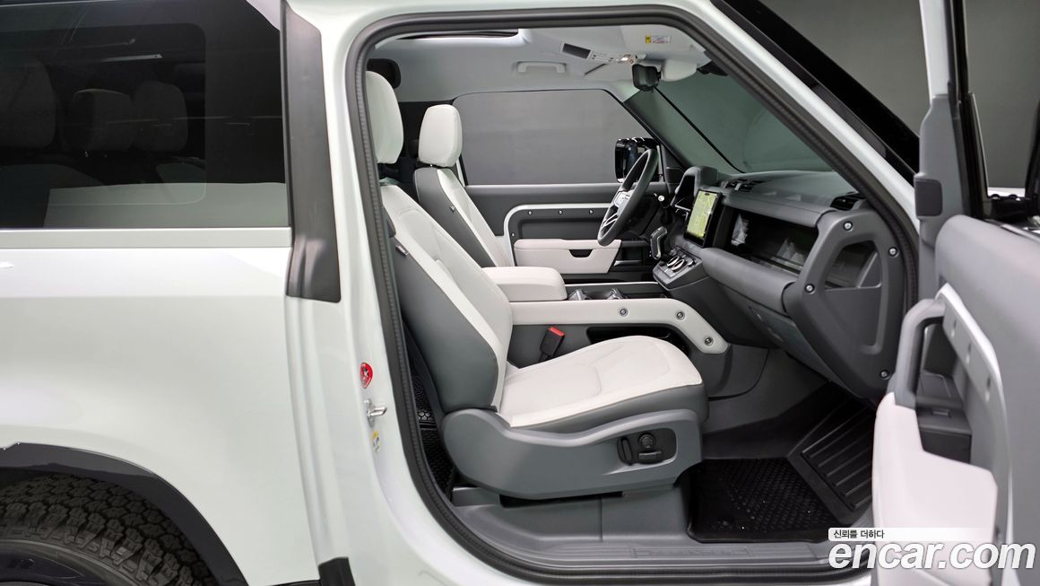 Land Rover Defender 2025