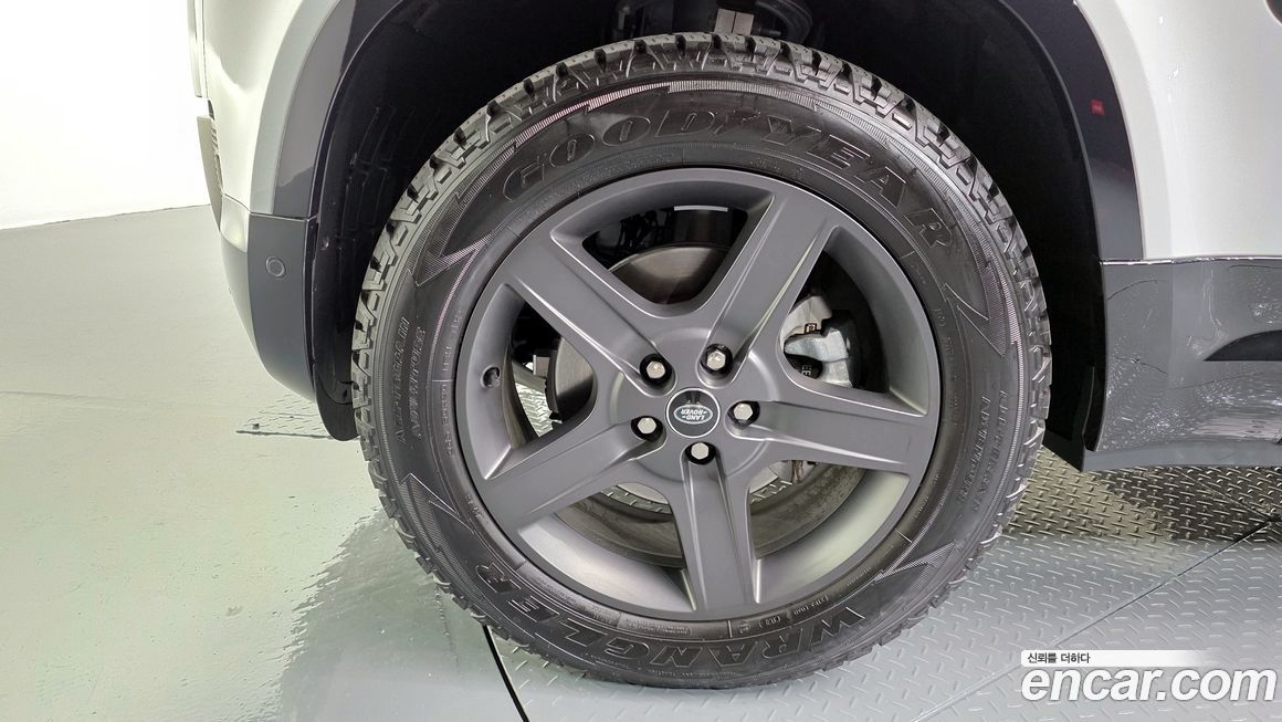 Land Rover Defender 2025