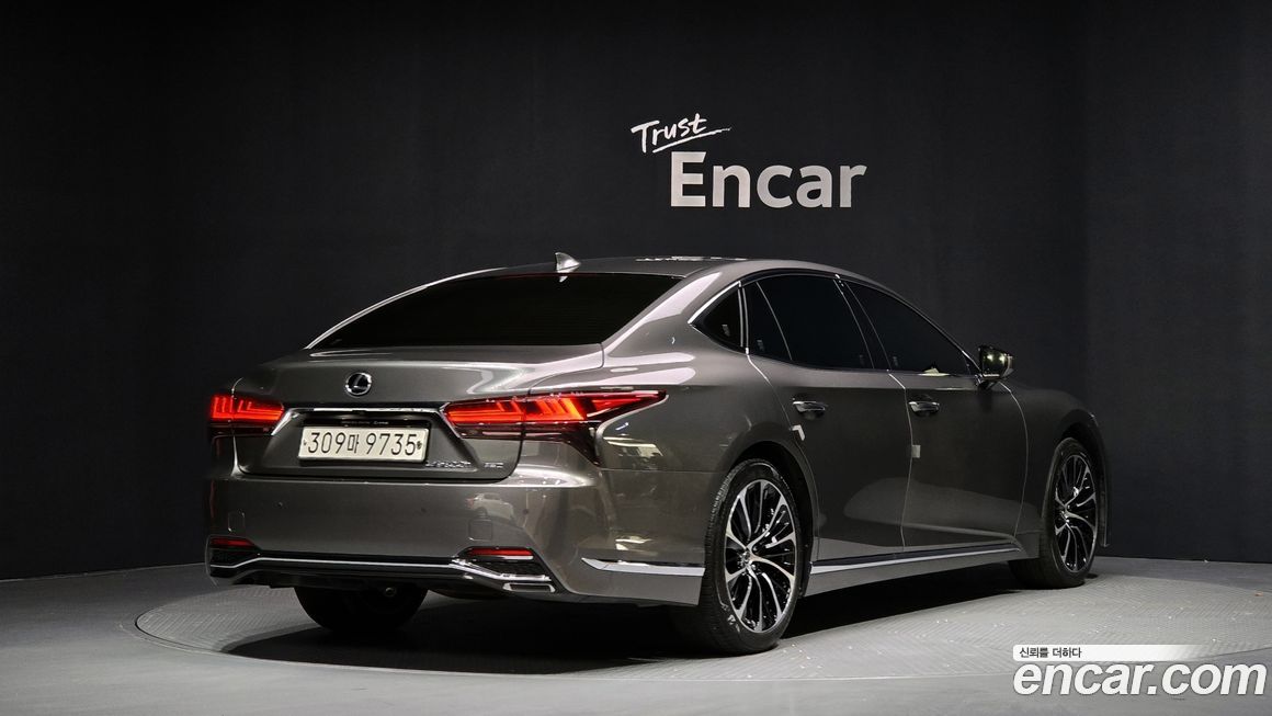 Lexus LS 2023