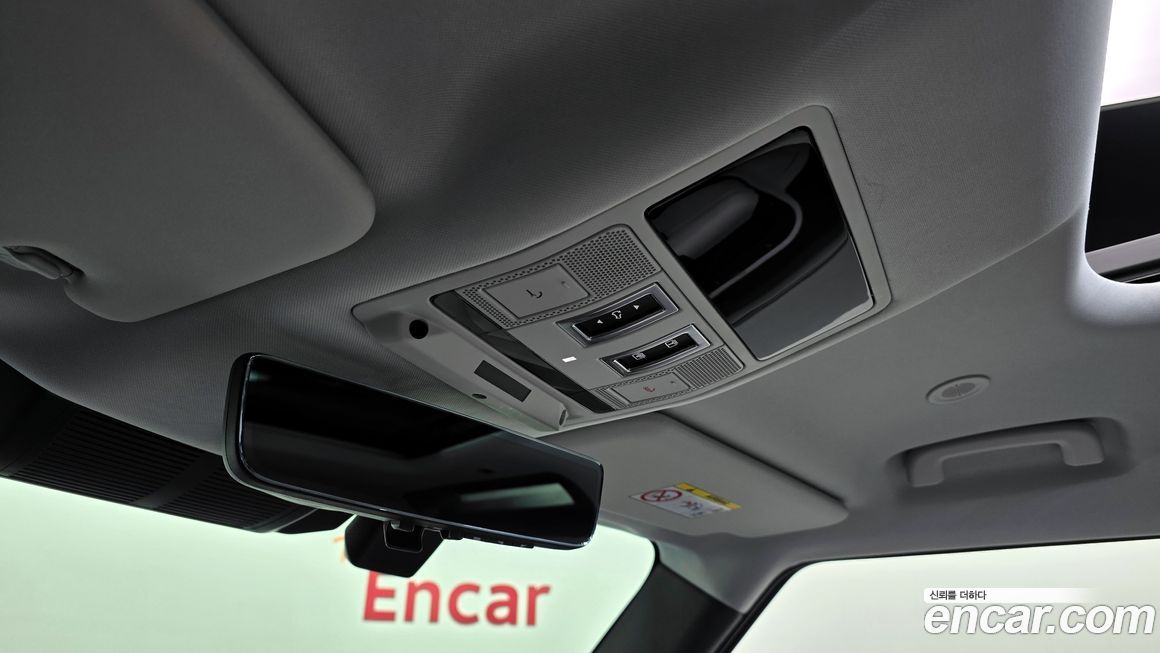 Land Rover Defender 2025