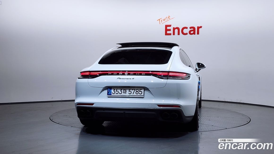 Porsche Panamera 2023