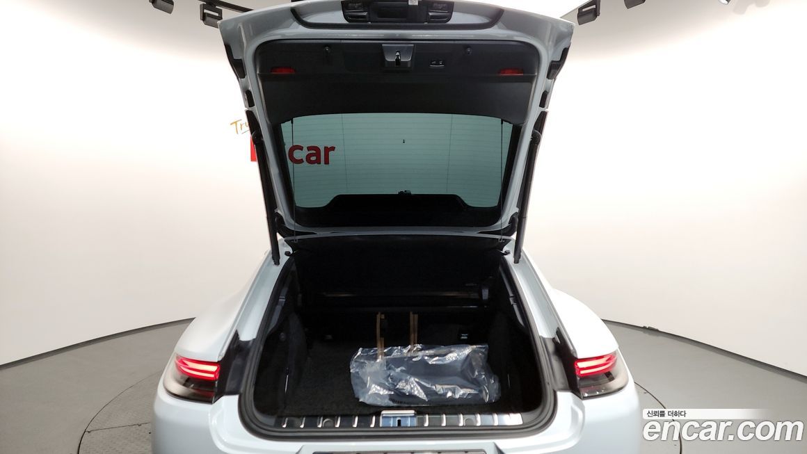 Porsche Panamera 2023