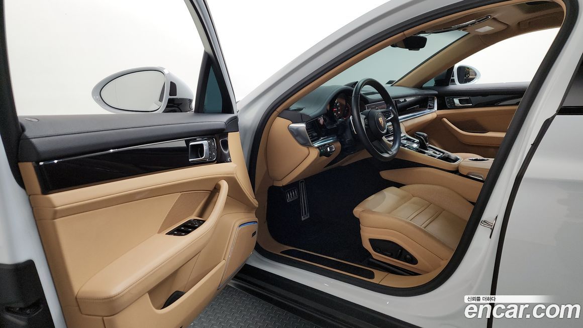 Porsche Panamera 2023