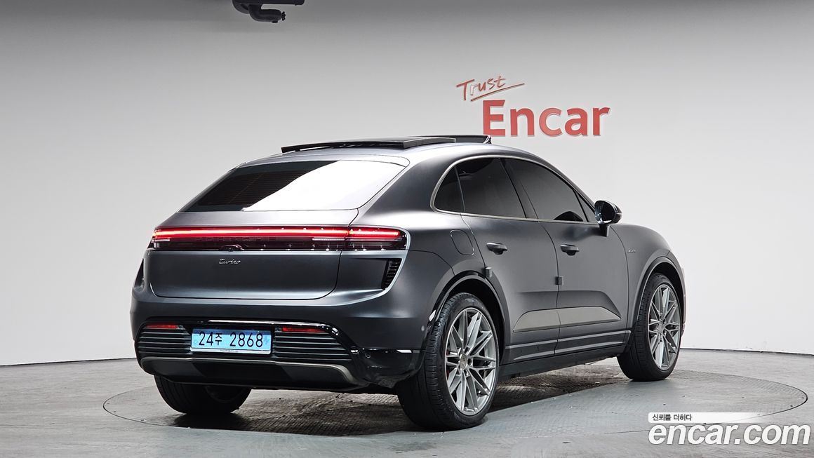 Porsche Macan 2025