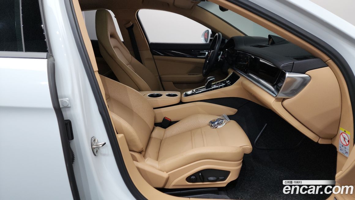 Porsche Panamera 2023