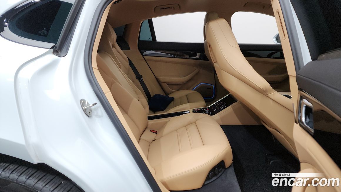 Porsche Panamera 2023