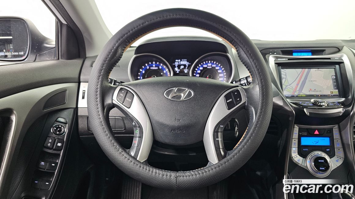Hyundai AVANTE 2012