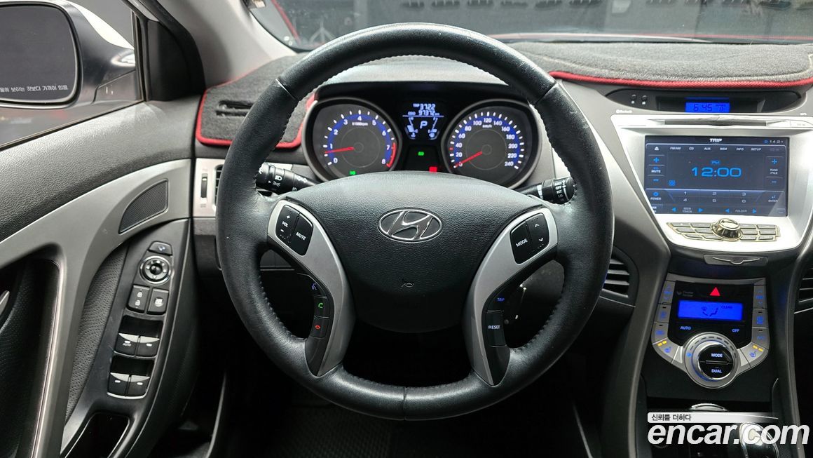 Hyundai AVANTE 2012