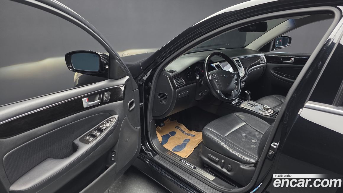 Hyundai Genesis 2012