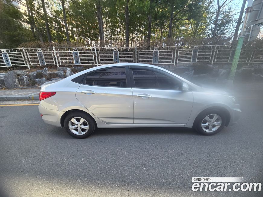 Hyundai Accent 2015