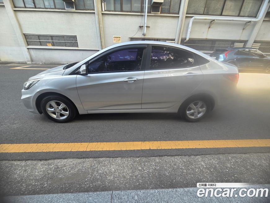 Hyundai Accent 2015