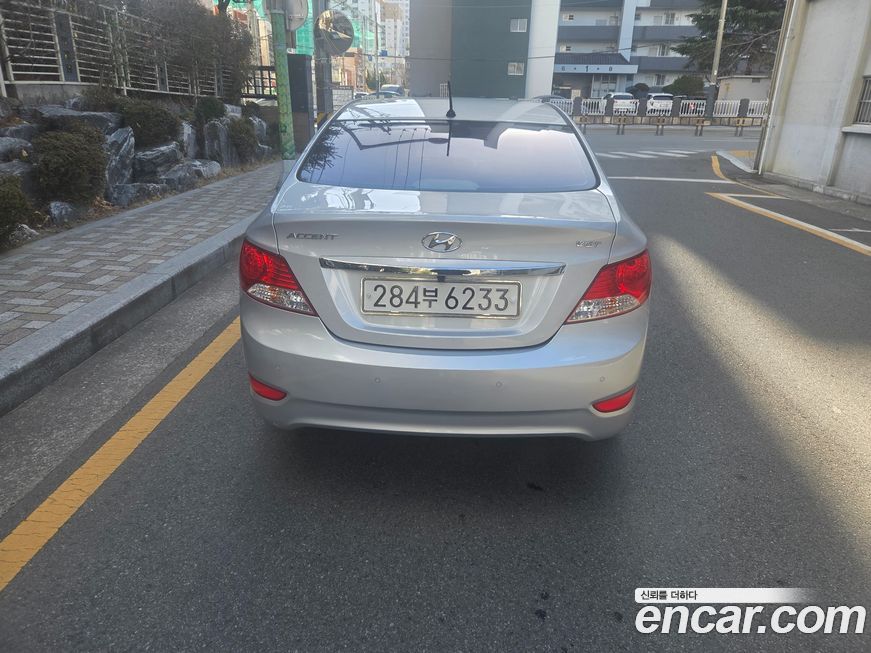 Hyundai Accent 2015