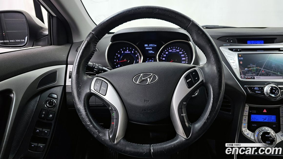 Hyundai AVANTE 2012