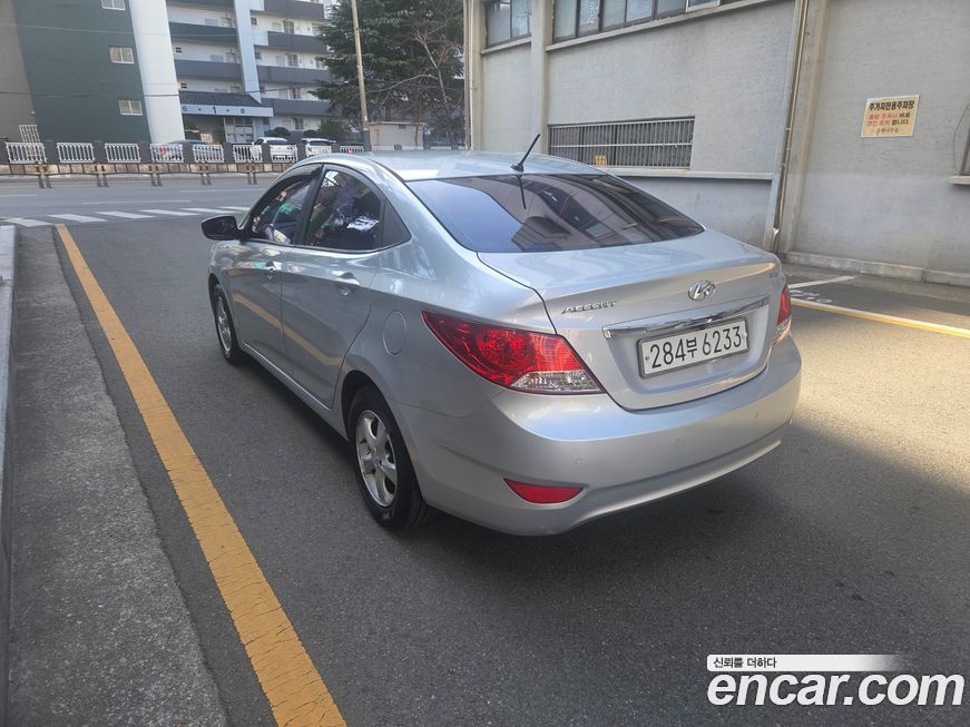 Hyundai Accent 2015