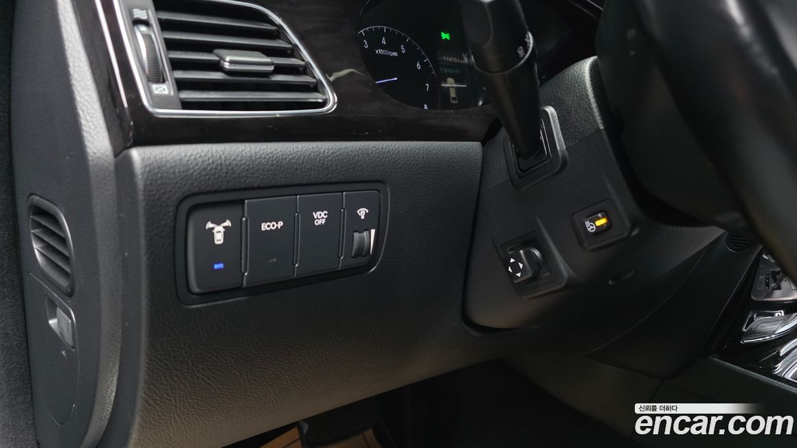 Hyundai Genesis 2012