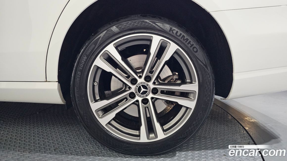 Mercedes-Benz E-Class 2022