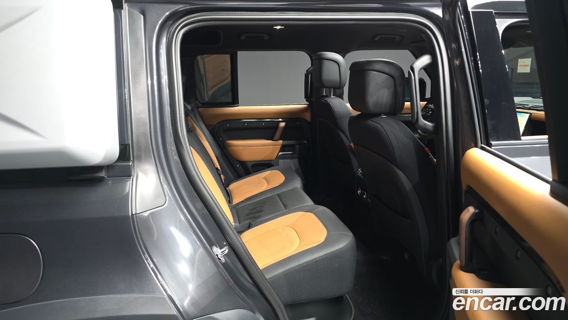 Land Rover Defender 2023