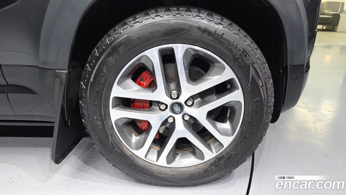 Land Rover Defender 2023