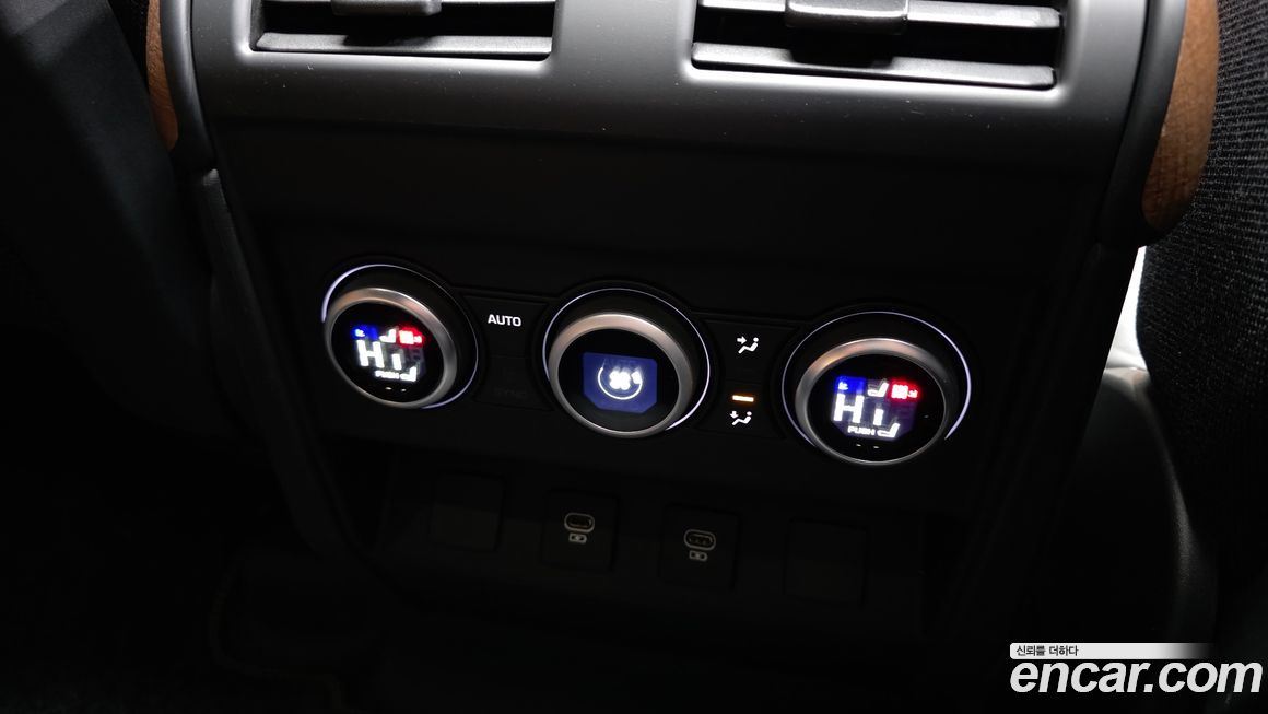 Land Rover Defender 2023