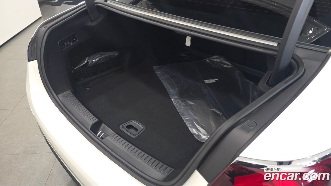 Mercedes-Benz E-Class 2025