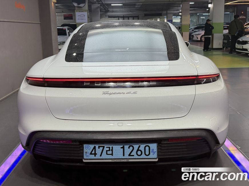 Porsche Taycan 2021