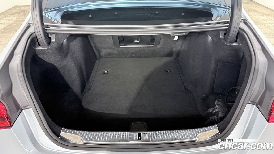 Mercedes-Benz S-Class 2023