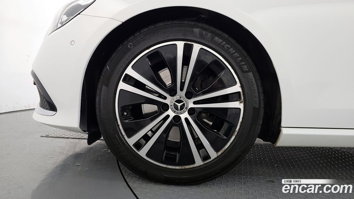 Mercedes-Benz E-Class 2022