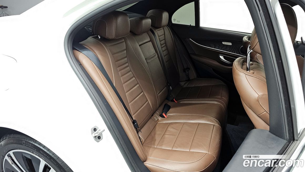 Mercedes-Benz E-Class 2022