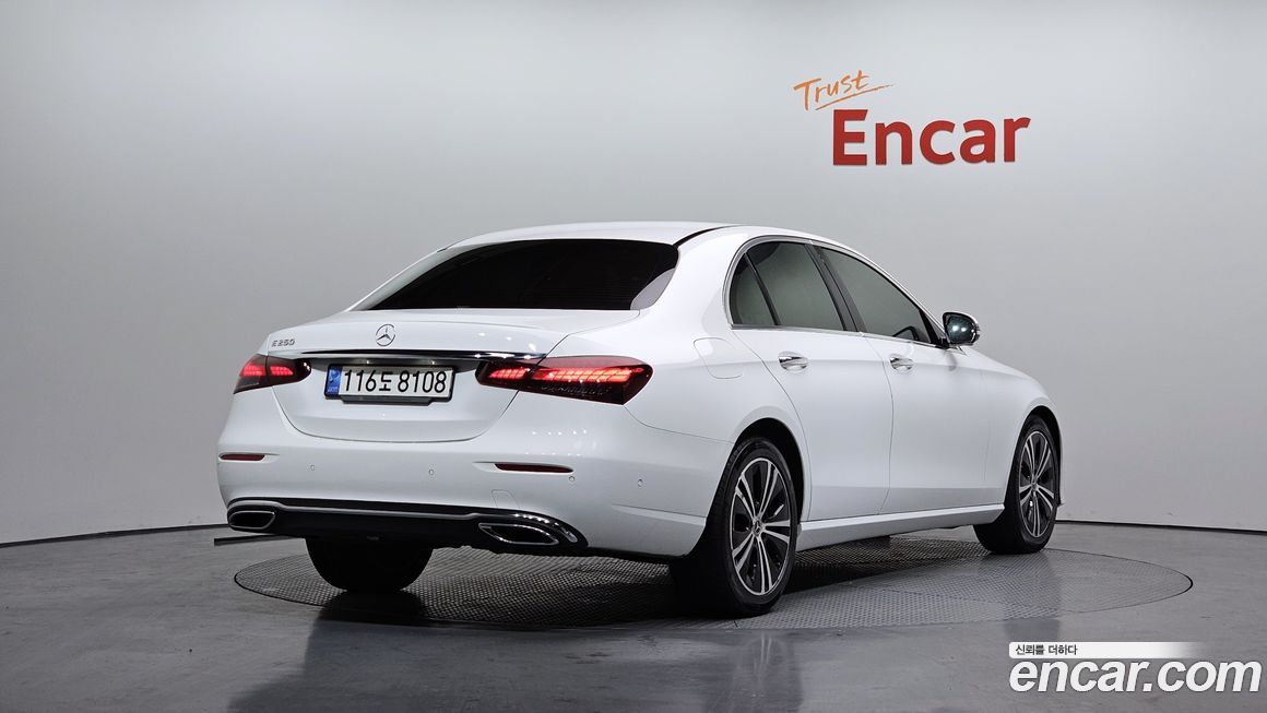 Mercedes-Benz E-Class 2022