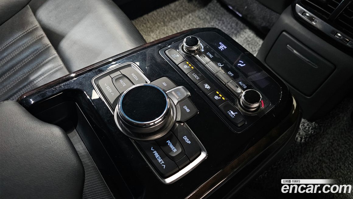Genesis EQ900 2018