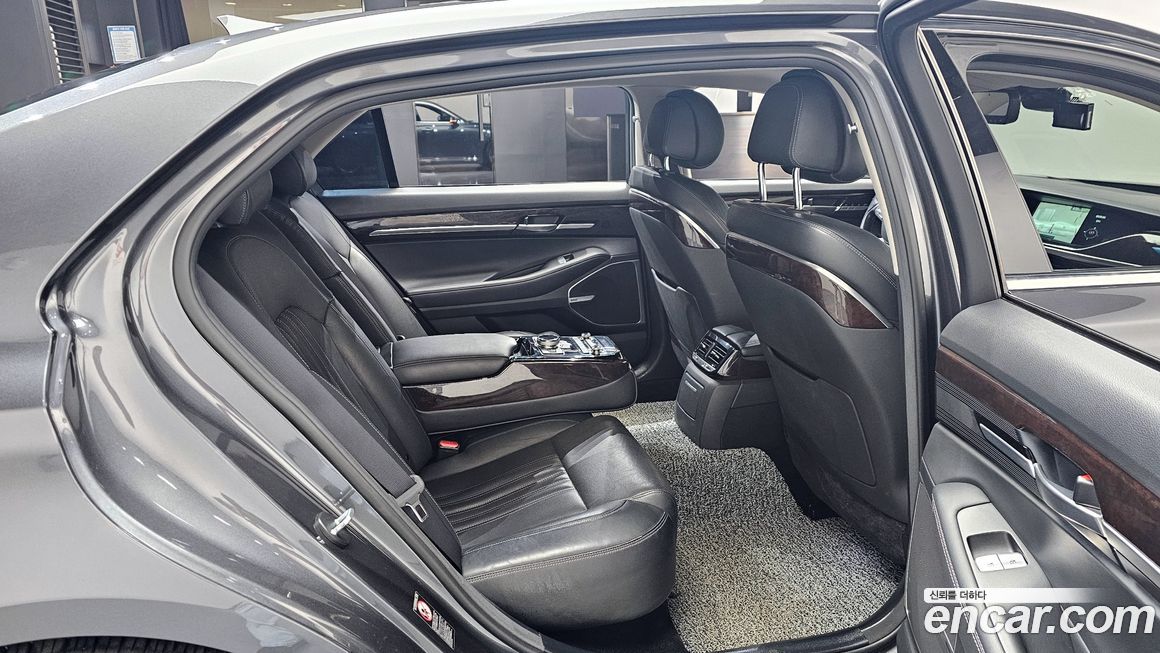 Genesis EQ900 2018