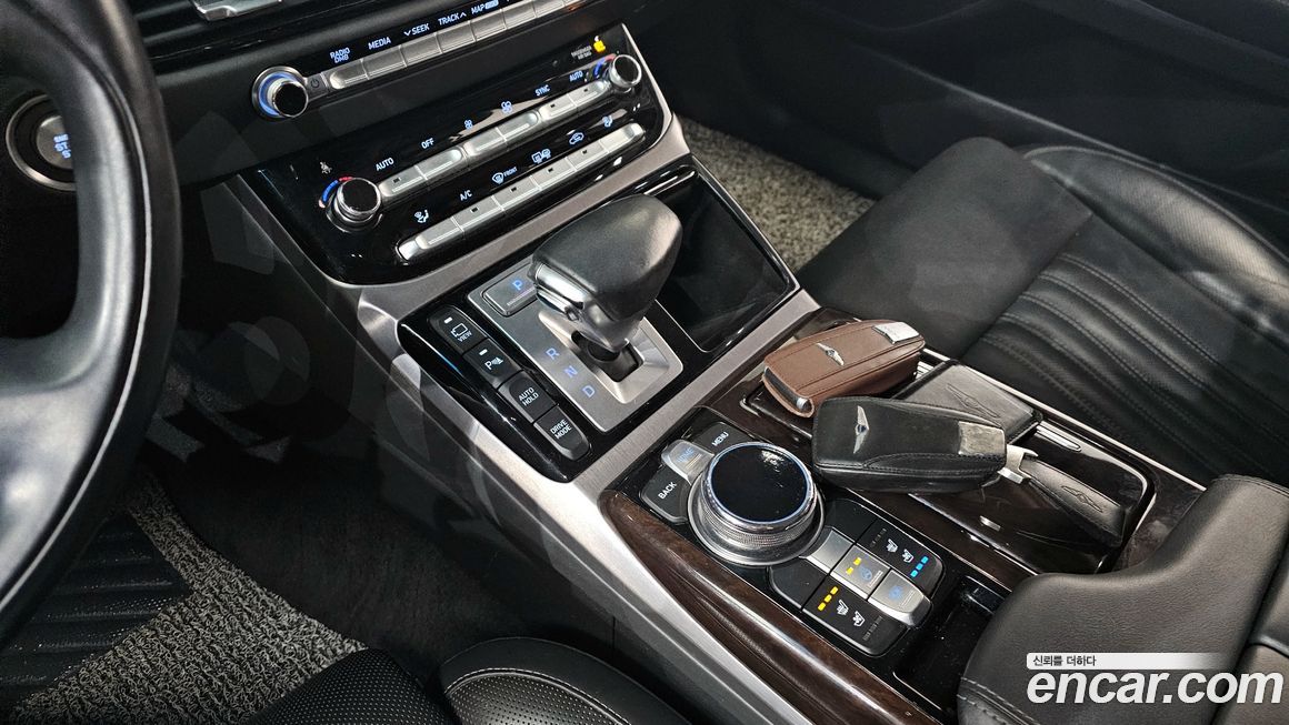 Genesis EQ900 2018