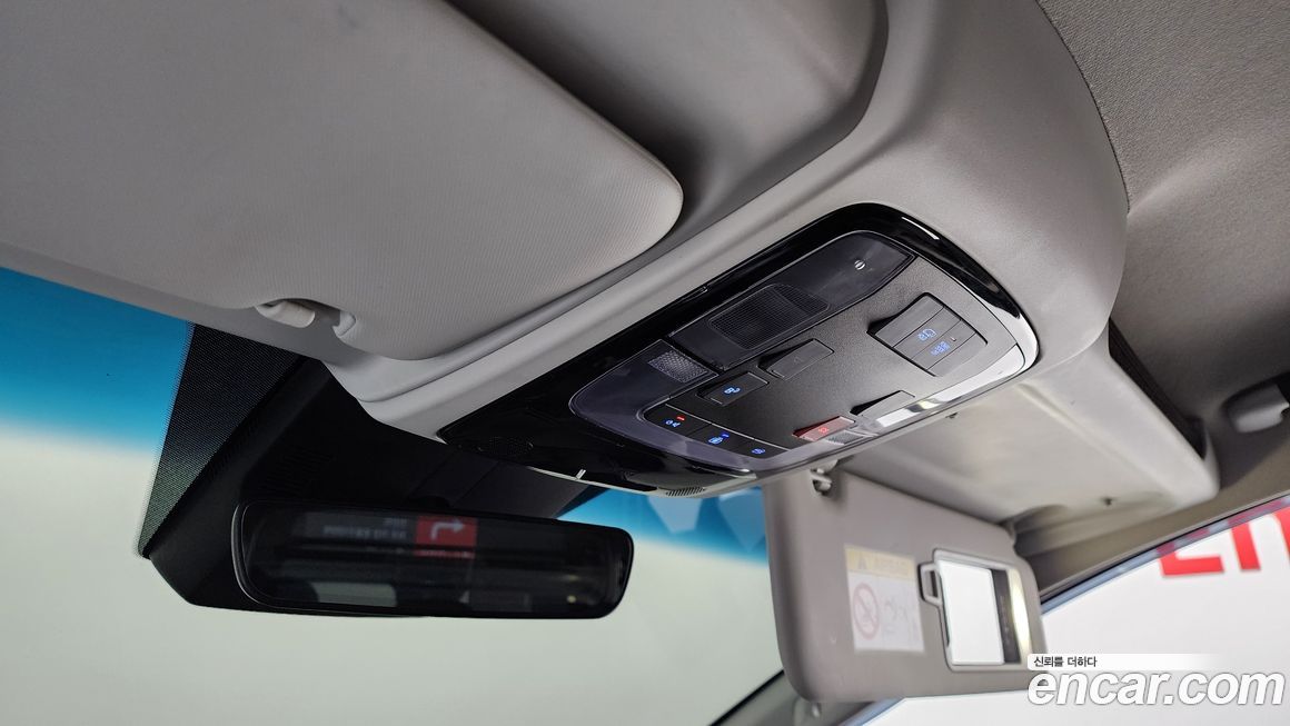 Hyundai Staria 2025