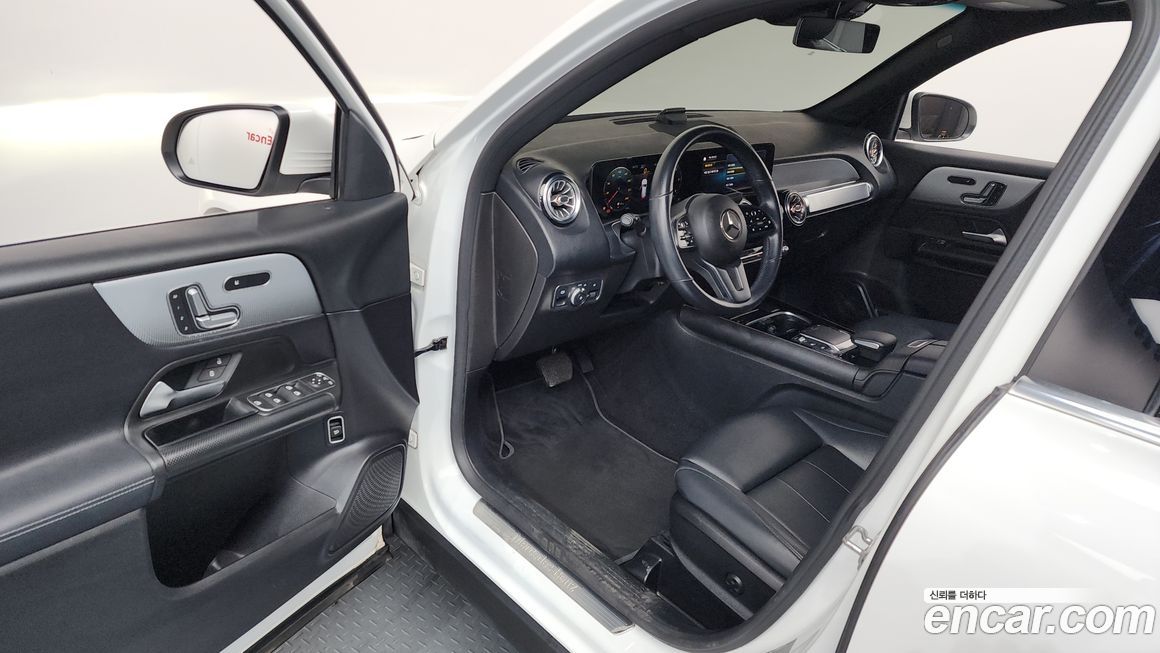 Mercedes-Benz GLB-Class 2021