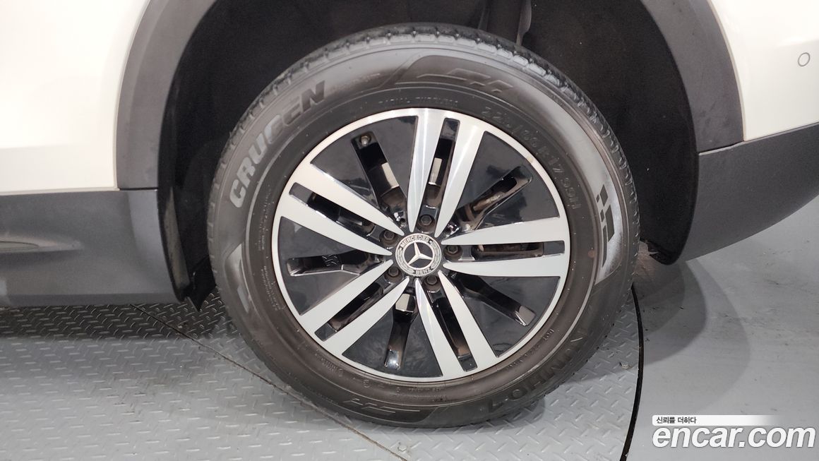 Mercedes-Benz GLB-Class 2021